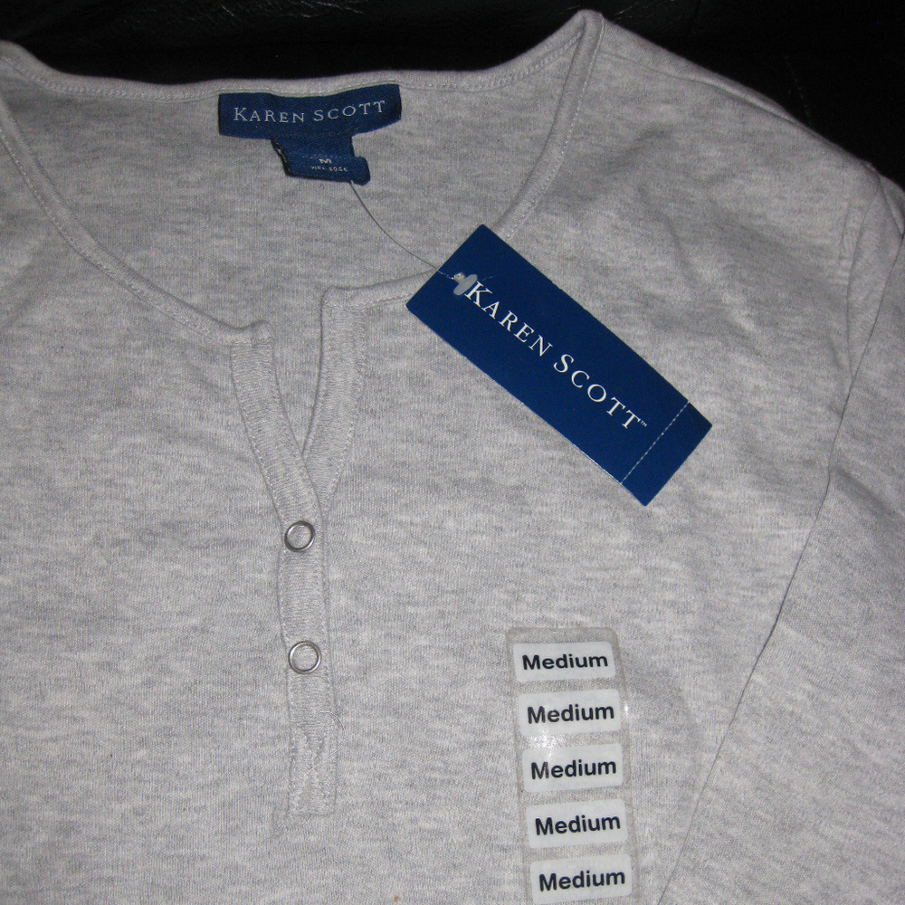 NEW LONG SLEEVES V-NECK TEE, GRAY - Price Firm